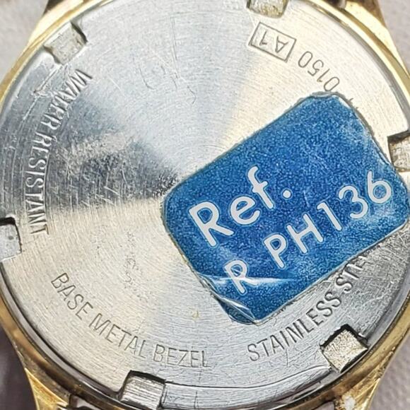 Disney X Lorus Mickey Mouse Gold-Tone Analog Watch - Rare Left-Facing Mickey! - Picture 9 of 13